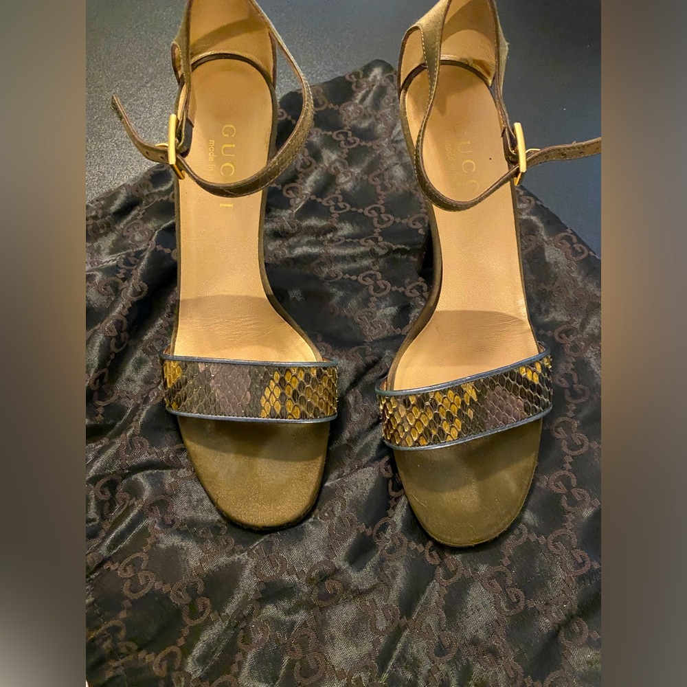 Vintage GUCCI heels - Snake Detailed